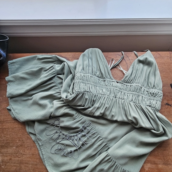 Olive green older areopostale ruffled hem open back dress sz. M - Picture 1 of 10